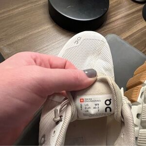 On cloud 5, new but tried on and removed tags. No wear and tear.